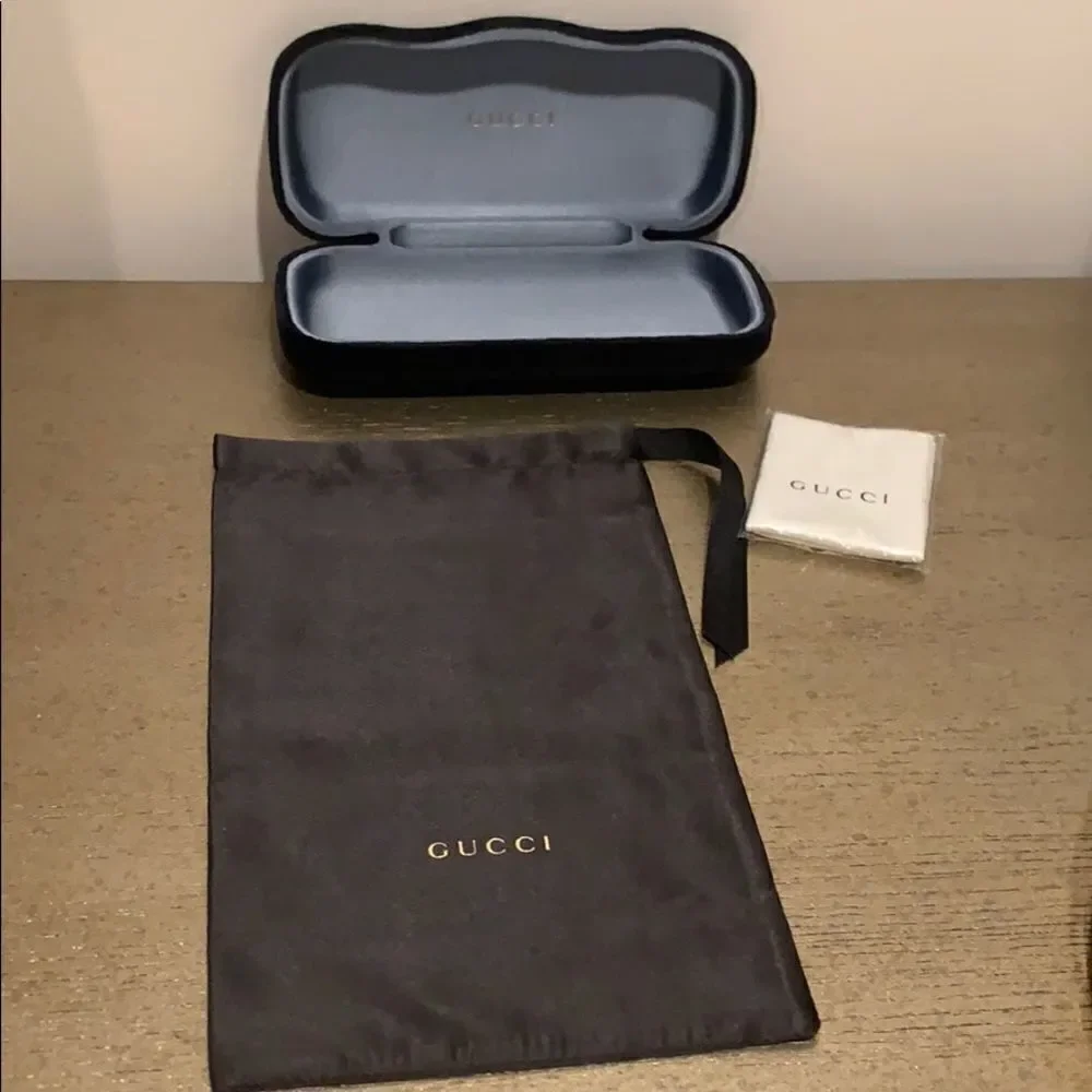 Gucci sunglass valves case & satin dust bag dust c